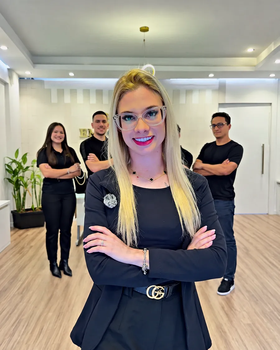 Equipe da Emporium24k na loja do Bairro Alto, em Curitiba